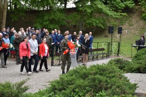 Uroczysta Msza Święta przy pomniku na cmentarzu wojennym w Książkach