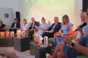 Narodowe Czytanie poezji Jana Kochanowskiego w wąbrzeskiej bibliotece