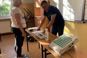 Seniorzy na badaniach lekarskich i testach sprawności fizycznej