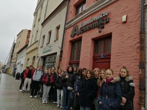 uczniowie na warsztatach