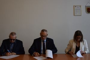 Podpisanie umowy dotacji o wsparcie finansowe w ramach programu "Cyfrowy uczeń"