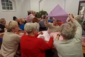 Warsztaty florystyczne w Klubie Seniora "Zawsze aktywni"