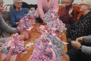 Warsztaty florystyczne w Klubie Seniora "Zawsze aktywni"