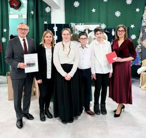 Starosta Wąbrzeski i Wicestarosta z Młodzieżową Drużyną Pożarniczą Florianki