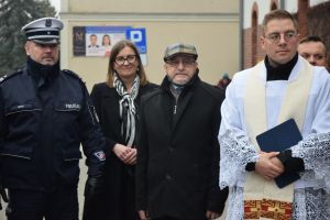 Uroczyste przekazanie nowoczesnego ambulansu dla wąbrzeskiego Zespołu Ratownictwa Medycznego