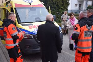 Uroczyste przekazanie nowoczesnego ambulansu dla wąbrzeskiego Zespołu Ratownictwa Medycznego