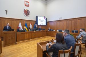 Wręczenie umowy w Urzędzie Marszałkowskim