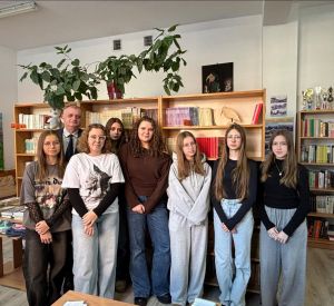 Uczniowie ZSO w Wąbrzeźnie z Dyrektorem Szkoły