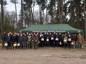 Społeczna akcja sadzenia lasu w Ryńsku, na terenie Leśnictwa Wronie