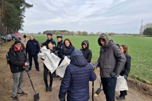 Społeczna akcja sadzenia lasu w Ryńsku, na terenie Leśnictwa Wronie