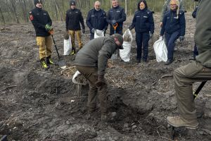 Społeczna akcja sadzenia lasu w Ryńsku, na terenie Leśnictwa Wronie