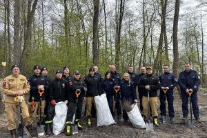 Społeczna akcja sadzenia lasu w Ryńsku, na terenie Leśnictwa Wronie