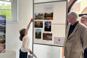 Uroczyste wręczenie nagród w konkursie fotograficznym „Powiat Wąbrzeski w obiektywie”