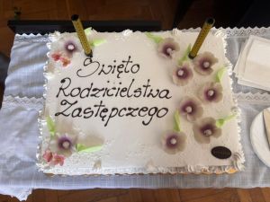 tort na stoliku