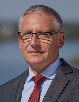 Nowe pomysły dotyczące oświaty przeczą idei samorządności – wywiad z Krzysztofem Maćkiewiczem