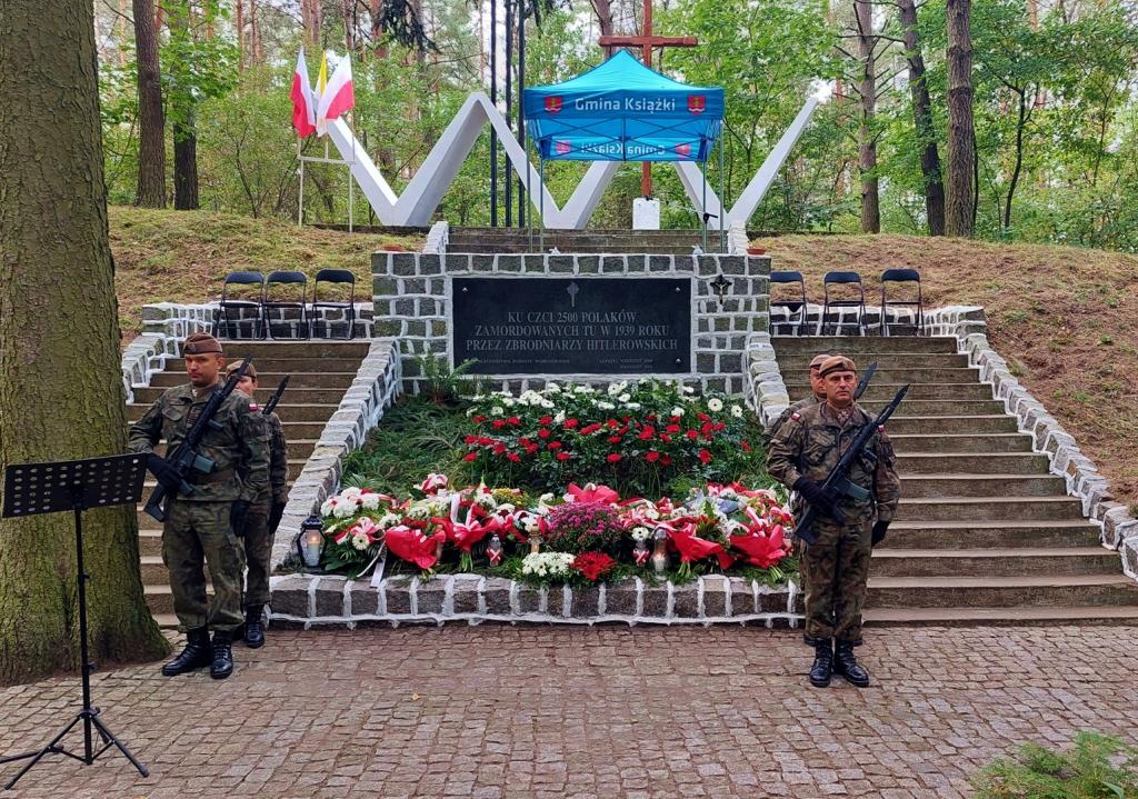 Uroczystości patriotyczno–religijne upamiętniające ofiary zbrodni podczas II Wojny Światowej