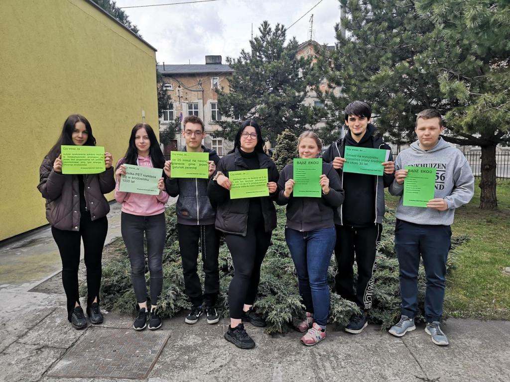 "Zainwestuj w naszą planetę! - uczniowie Zespołu Szkół promują wiedzę na temat natury i uczą jak być Eko