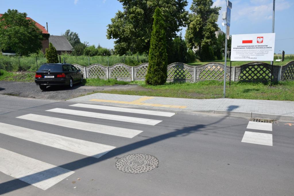 Wyremontowaliśmy przejścia dla pieszych przy szkołach w Łobdowie i Wielkich Radowiskach!