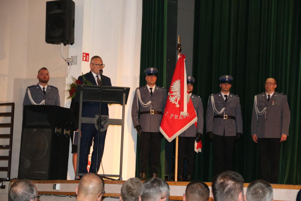 Awanse i wyróżnienia dla wąbrzeskich policjantów z okazji ich święta