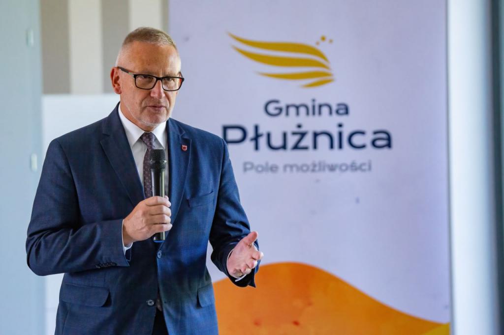 Starosta Wąbrzeski wziął udział w uroczystym otwarciu przedszkola  i żłobka w Płużnicy