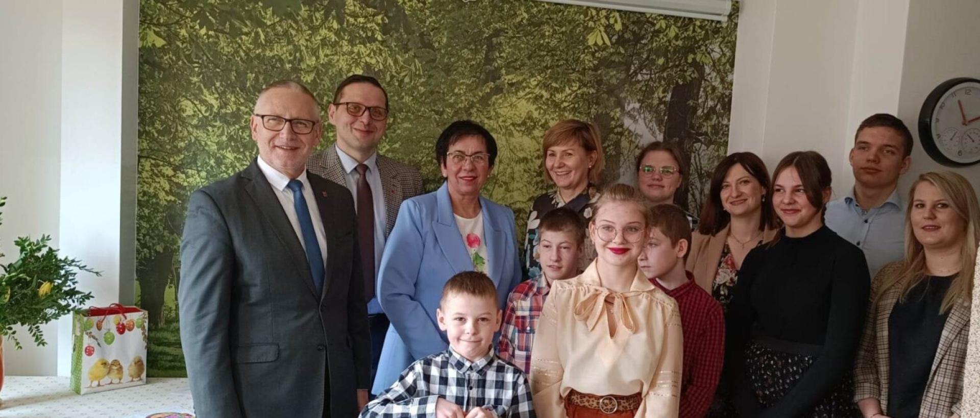 Uczestnicy śniadania wielkanocnego w Placówce w Książkach