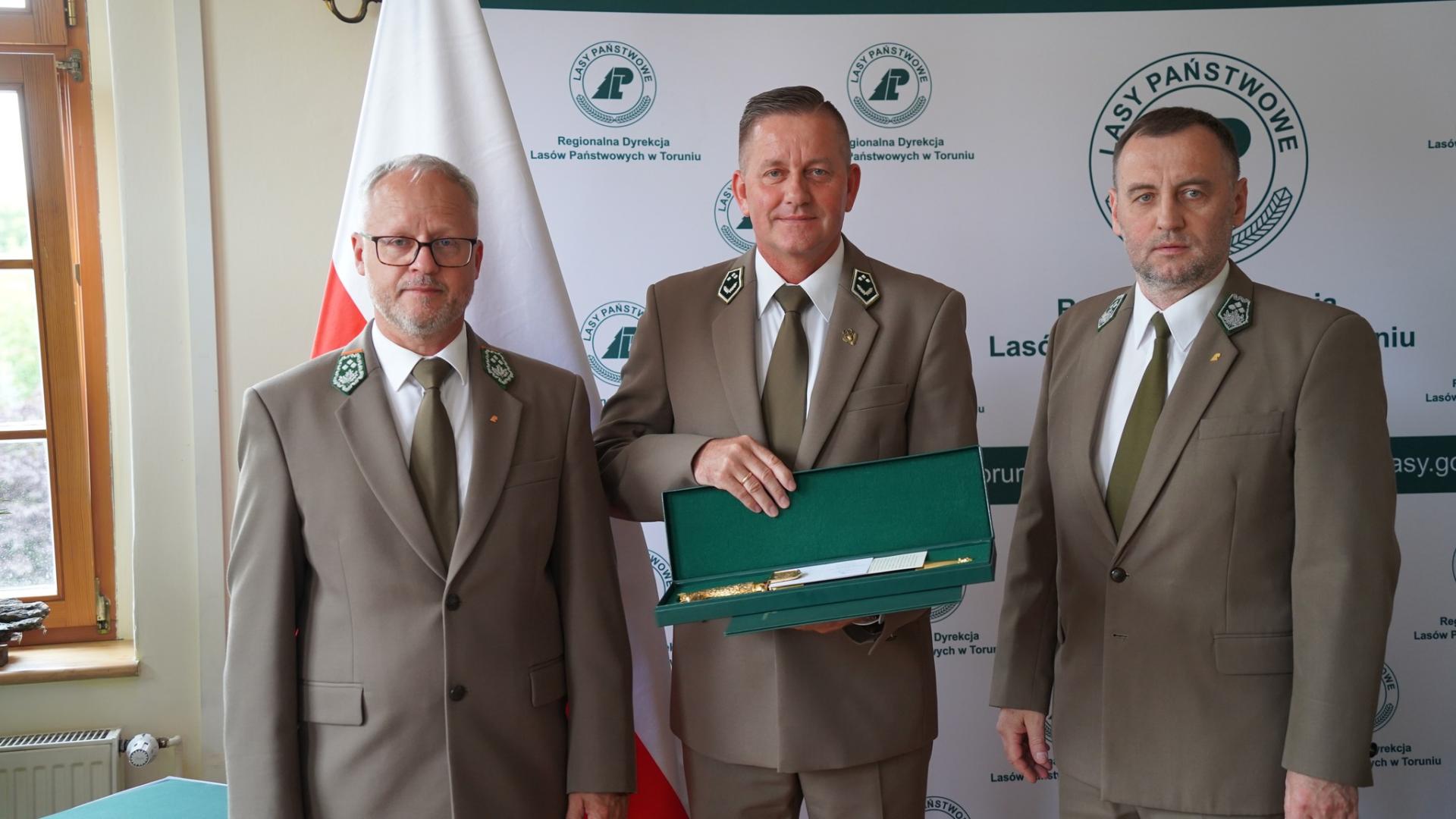 wręczenie odznaczenia dla wiesława sicińskiego