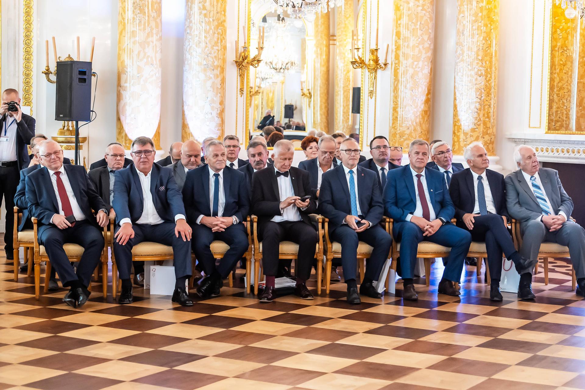 Ćwierćwiecze usamorządowionych wspólnot powiatowych. Starostowie i prezydenci spotkali się na Zamku Królewskim w Warszawie 12 września 2023 r.