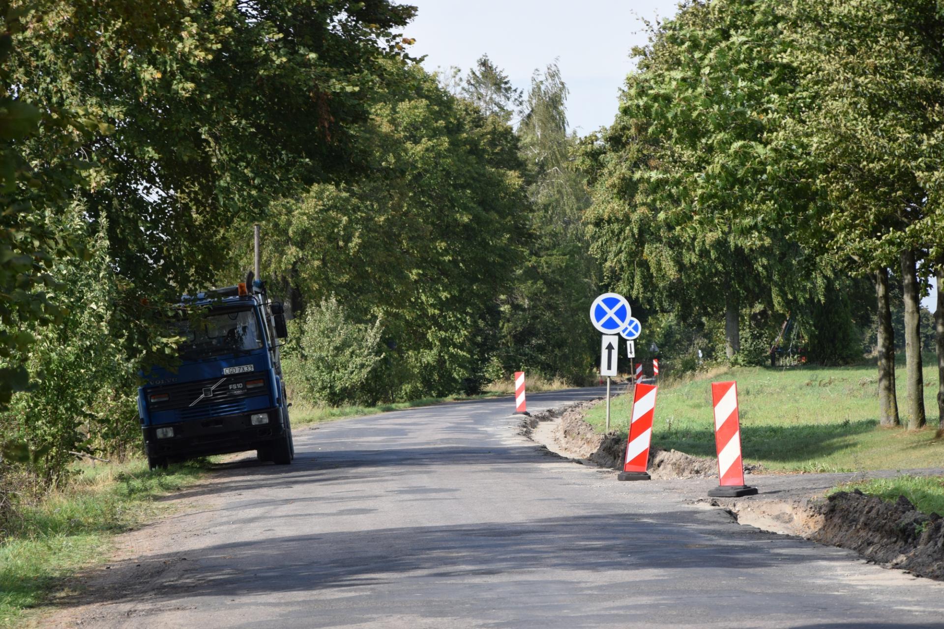 Trwają prace na drodze Trzcianek – Nowa Wieś Królewska