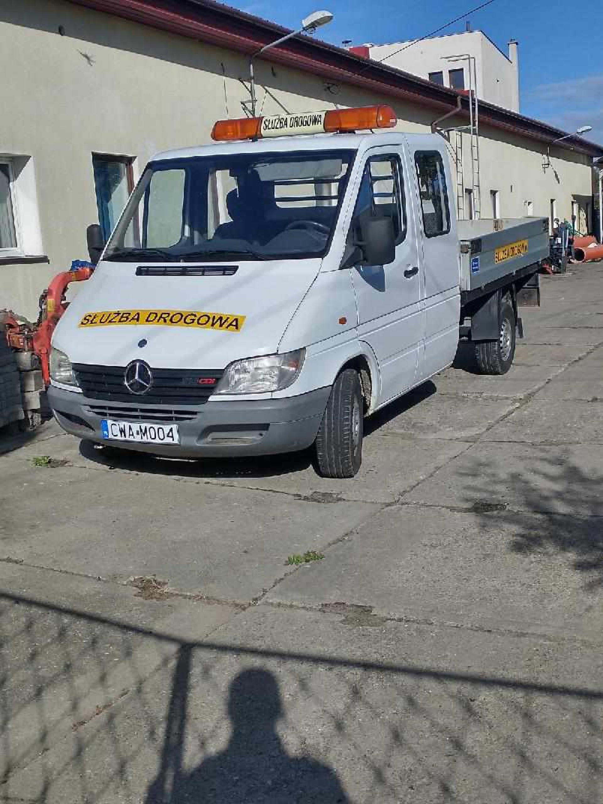 Ogłoszenie przetargu ofertowego na sprzedaż samochodu Mercedes Benz Sprinter