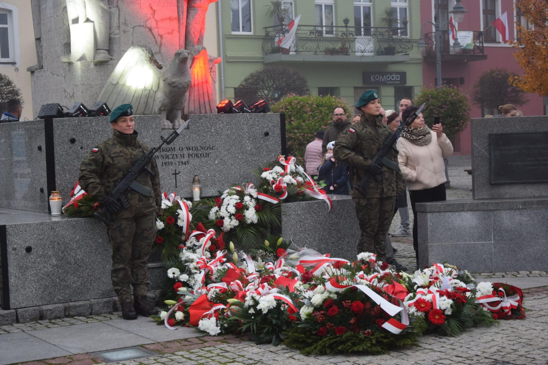 W sobotę mieszkańcy Powiatu wraz z zaproszonymi gośćmi uczcili 105. Rocznicę odzyskania Niepodległości