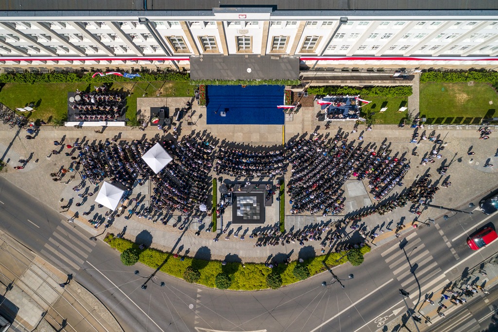 sesja_sejmiku_dron, fot. Szymon Zdziebło tarantoga.pl