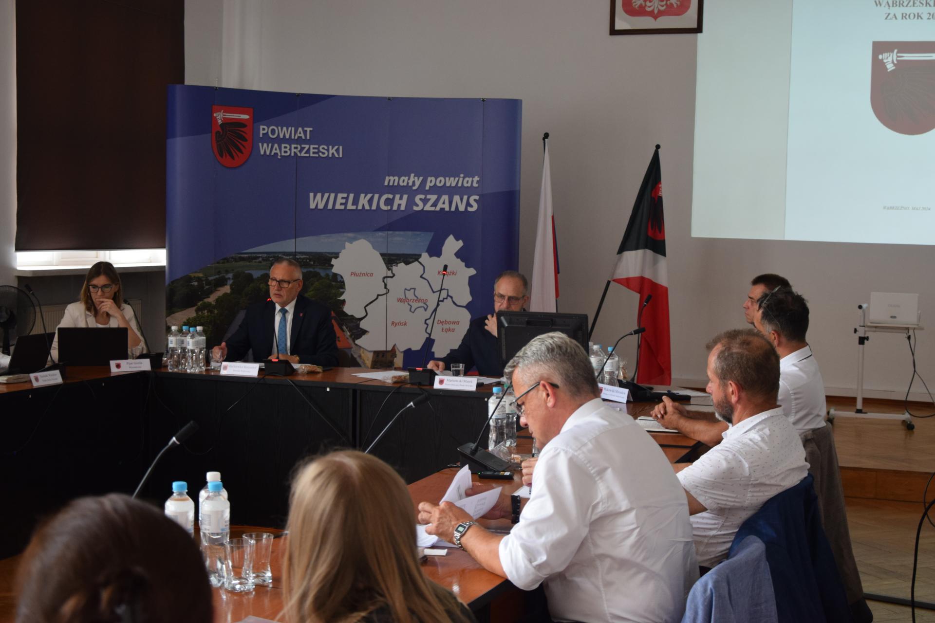 Zarząd Powiatu w Wąbrzeźnie otrzymał wotum zaufania i absolutorium za rok 2023