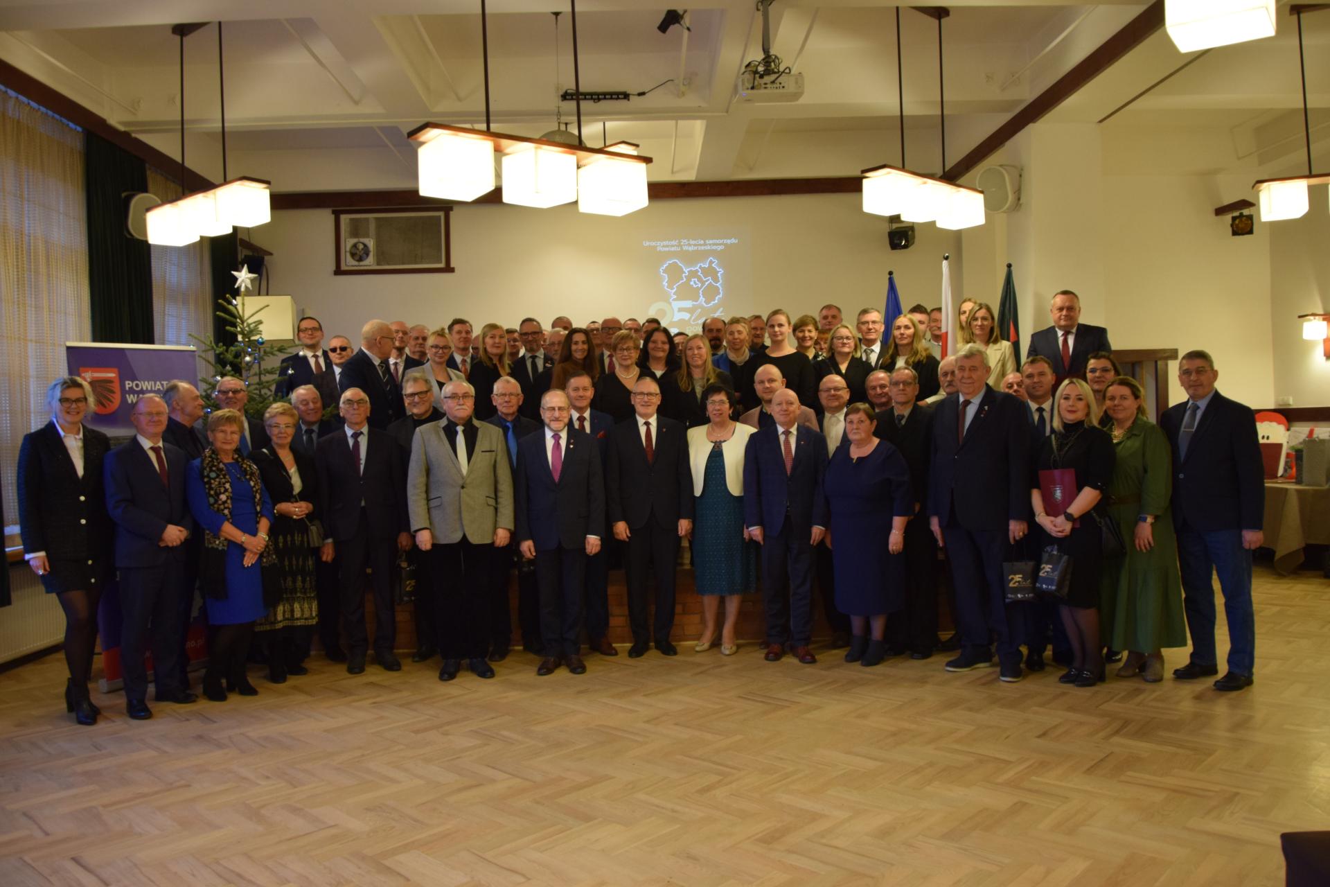25-lecie Powiatu Wąbrzeskiego – wspomnienia obecnych oraz byłych pracowników Starostwa Powiatowego w Wąbrzeźnie i Jednostek Organizacyjnych Powiatu