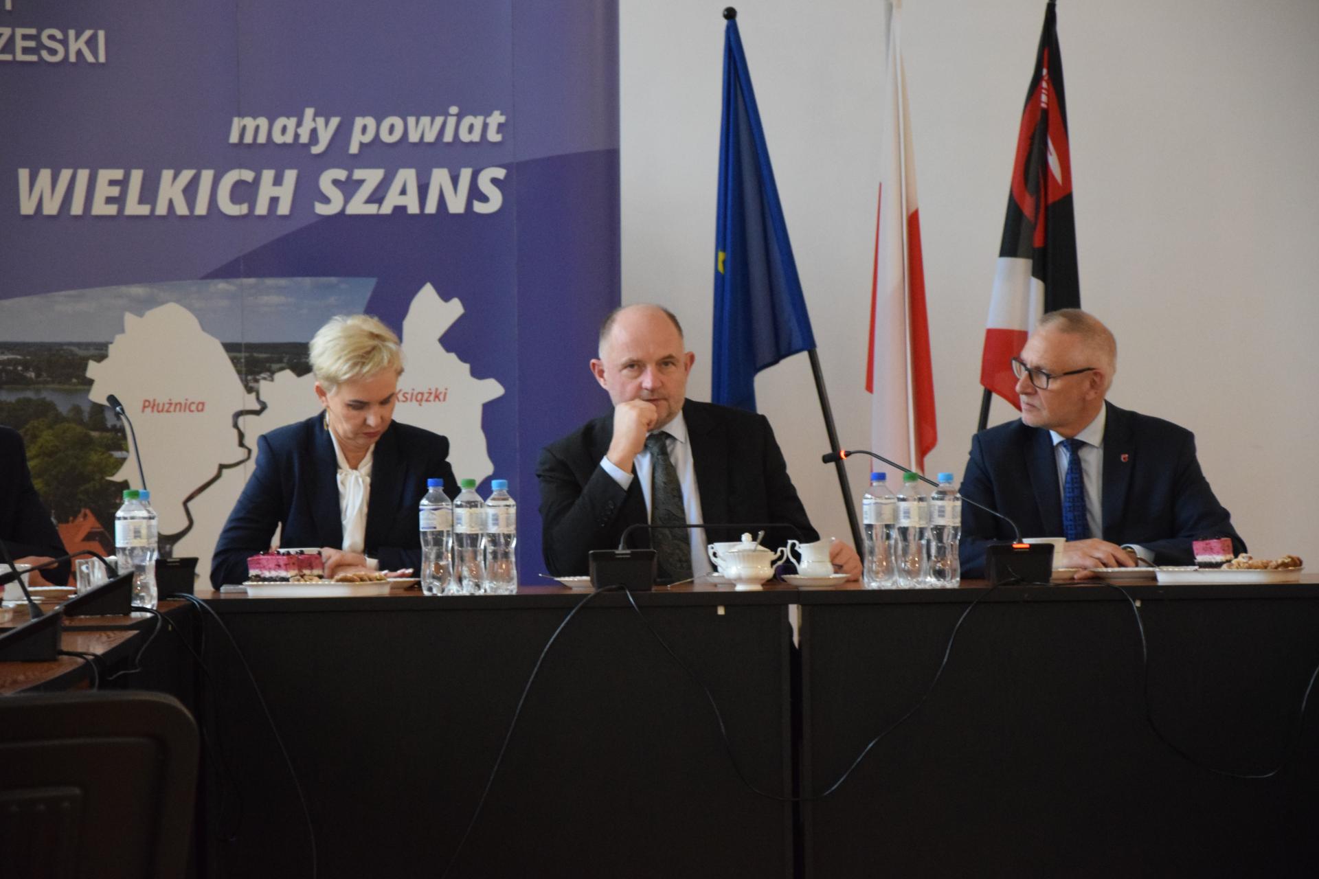Marszałek Województwa Kujawsko-Pomorskiego Piotr Całbecki i Wiceprzewodnicząca Sejmiku Województwa Kujawsko-Pomorskiego Katarzyna Lubańska z wizytą w Starostwie Powiatowym w Wąbrzeźnie