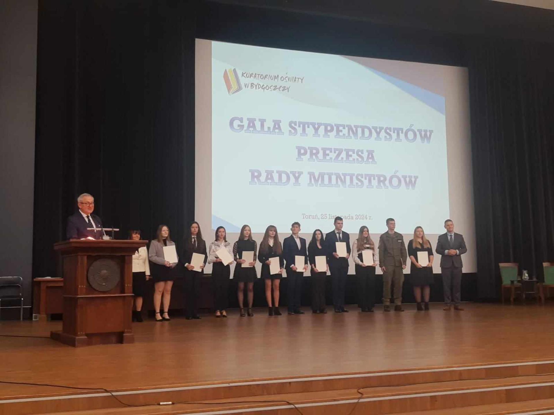 Wąbrzescy uczniowie szkół średnich odebrali stypendia  Prezesa Rady Ministrów