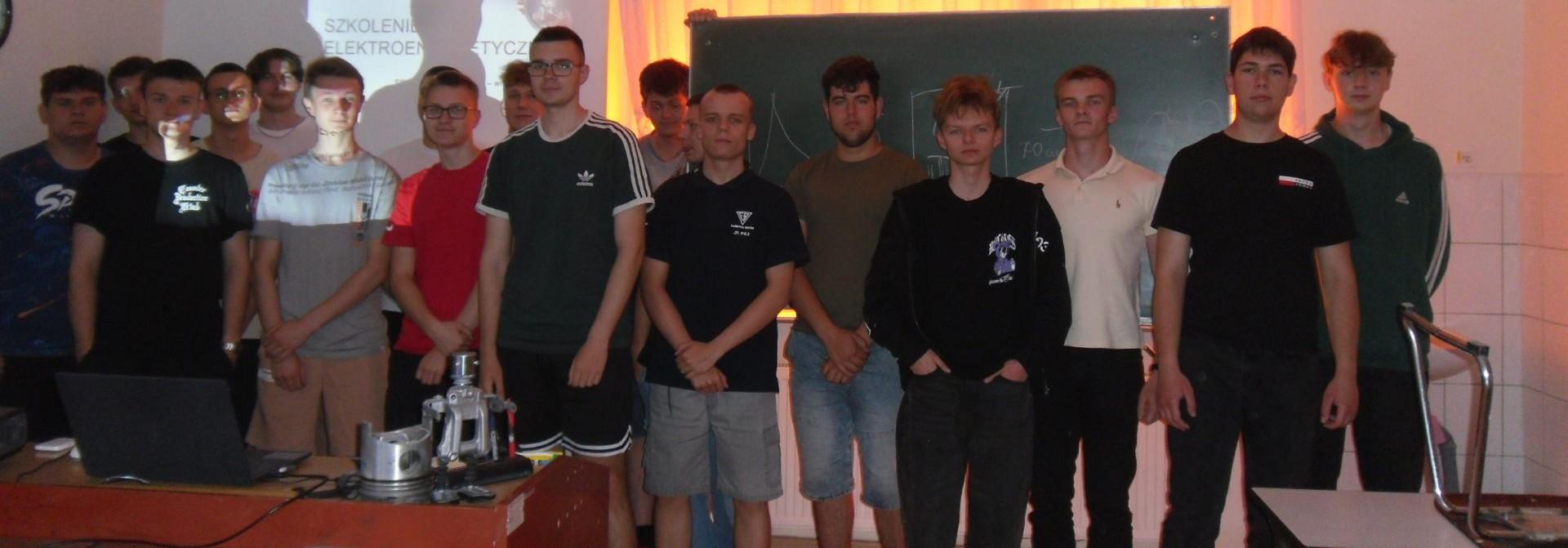 Uprawnienia elektryczne do 1 kV – kurs zakończony egzaminem