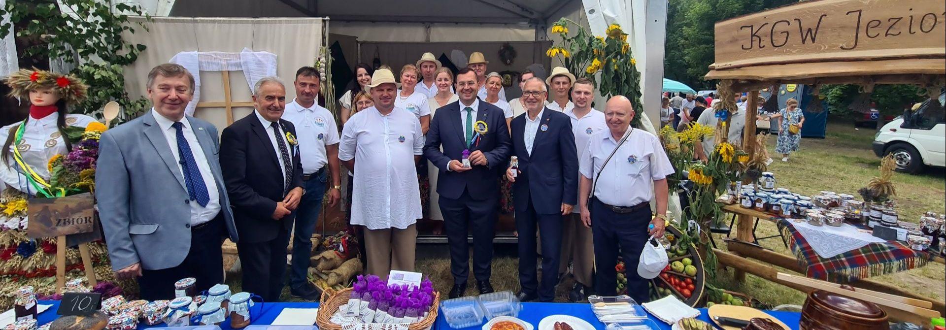 Powiat Wąbrzeski z dwoma nagrodami na Dożynkach Wojewódzkich 2025 w Myślęcinku!