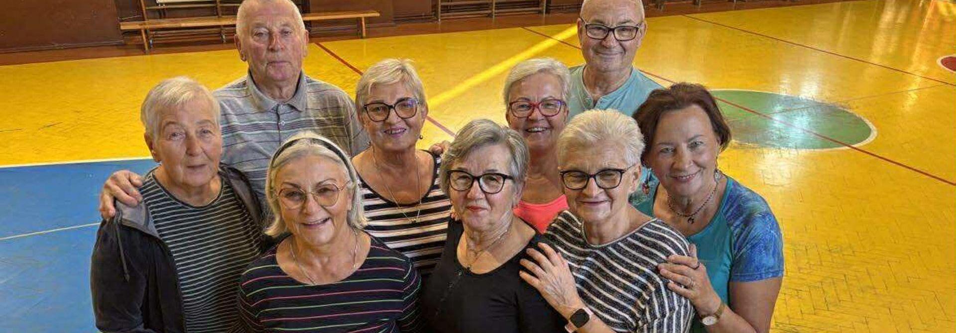 Aktywni i Bezpieczni – Seniorzy z Powiatu Wąbrzeskiego Ćwiczą dla Zdrowia